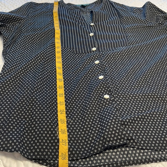 Lauren by Ralph Lauren light weight cotton button down blouse. - Picture 4 of 7